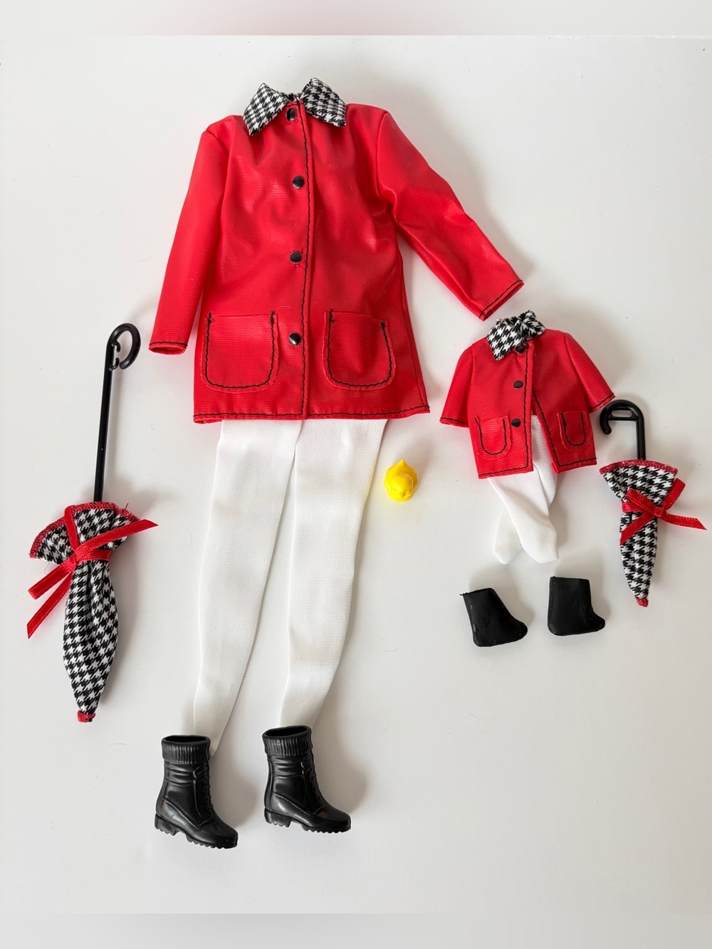 Barbie Fashion Avenue #18111 - Barbie & Kelly Matching Styles Raincoats